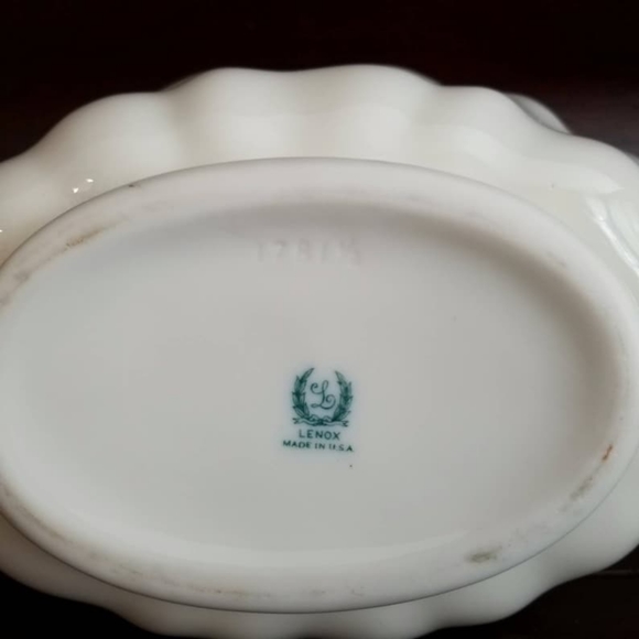 Lenox White Porcelain Flower or Console Centerpiece - Picture 8 of 11